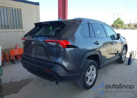 2021 Toyota Rav4 Xle z USA, uszkodzony, nr VIN 2T3P1RFV0MW186157